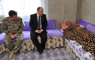 Vali Coşkun'dan İdlib'te yaralanan askere ziyaret