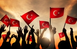 23 Nisan coşkusunu evlerde yaşatacaklar