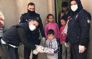 Polis'ten 5 yaşındaki Salih'e doğum günü sürprizi!
