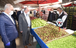 Vali Coşkun ve Başkan Kara Salı Pazarını ziyaret etti