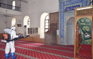 Camiler, ilk Cuma Namazına hazırlanıyor