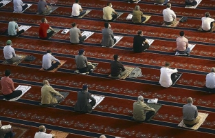 Camilerde yeniden 5 vakit namaz cemaatle kılınacak