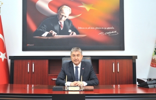 Vali Yılmaz'dan tebrik çiçeği yerine Kızılay'a ve Sevgi Evlerine bağış ricası