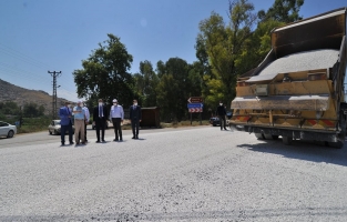 Vali Yılmaz asfalt çalışmalarını yerinde inceledi