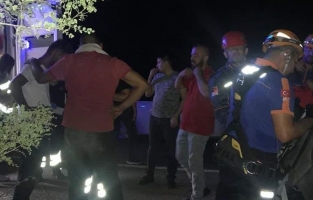 Zorkun'da kayalıklarda mahsur kalan genci AFAD ekipleri kurtardı