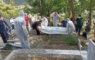 Koronavirüs'ten ölen genç doktor, memleketi Osmaniye'de defnedildi
