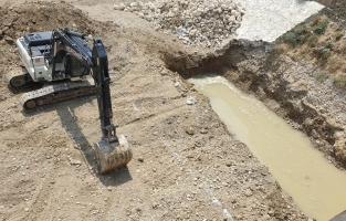 Kadirli'de Savrun Çayı üzerine yapılacak 2 köprü için ilk kazma vuruldu