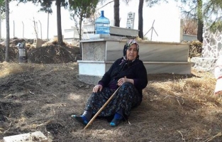 Sağlık çalışanının annesi Koronavirüs'ten hayatını kaybetti