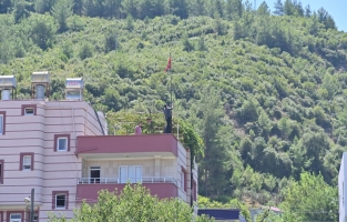 Vali Yılmaz'ın Bayrak hassasiyeti