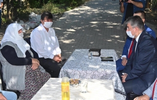 Vali Yılmaz'dan 27 yıl önce şehit düşen erin ailesine ziyaret