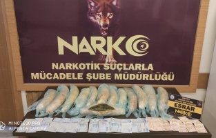 Uygulamada durdurulan otomobilin benzin deposunda 7 kilo esrar çıktı!