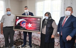 Vali Yılmaz: Şehitlerimize ve gazilerimize minnet borcumuzu asla ödeyemeyiz