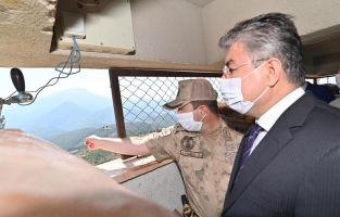 Vali Dr. Erdinç Yılmaz, Kalecik Şehit Ali Jandarma Karakolunu ziyaret etti