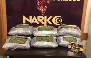 Uyuşturucu operasyonlarında gözaltına alınan 54 şüpheliden 15'i tutuklandı