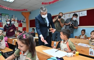 Osmaniye'de öğrencilere 20 bin paket yer fıstığı dağıtıldı