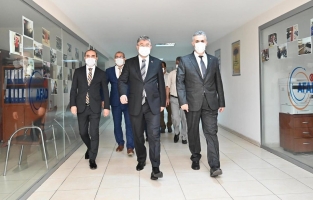 Vali Yılmaz, AFAD İl Müdürlüğünü ziyaret ederek incelemelerde bulundu