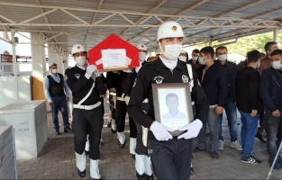 Yozgat'daki kazada hayatını kaybeden polis memuru Osmaniye'de toprağa verildi