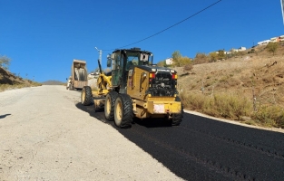 Köy yollarında çalışmalar aralıksız devam ediyor
