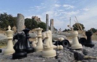 Osmaniye'de satranç tarihle buluştu