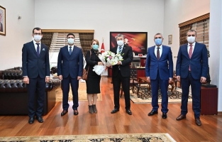 Öğretmenlerden, Vali Yılmaz'a '24 Kasım Öğretmenler Günü' ziyareti