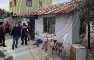 Kumar oynanan eve baskın yapan polis, kısıtlamayı ihlalden 13 kişiye 40 bin 950 lira ceza kesti