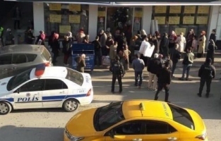 İndirimden dolayı izdiham yaşanan mağaza sahibi konuştu