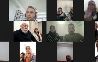 Kovid-19'dan ölen yakınları için uzaktan bağlantılı mevlit okuttular