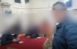 Kapalı olması gereken kıraathanede kumar oynayan 9 kişiye 30 bin lira ceza