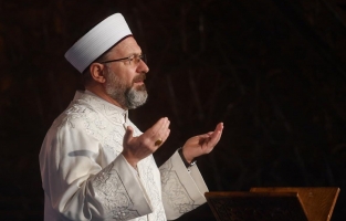 Salgında ve doğal afetlerde hayatını kaybedenler için dua edildi