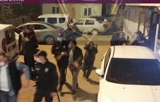 Polis, kumar oynanan mekanı bastı 20 kişiye ceza yazdı