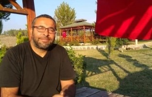 İzzet öğretmen, öğrencilerine karne görüşü olarak şiir yazdı