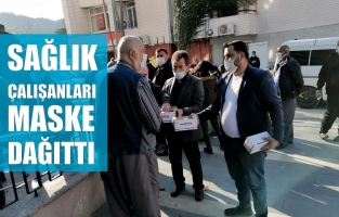 Düziçi'nde sağlık çalışanları esnaflara ve vatandaşlara maske dağıttı