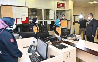 Vali Yılmaz'dan Yılbaşı gecesi 112 çalışanlarına ziyaret