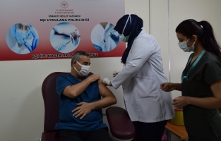 Osmaniye'de 2. doz koronavirüs aşılanmasına başlandı