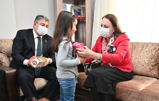 Vali Yılmaz eşinden şehit korucunun ailesine ziyaret