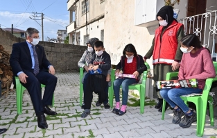 Vali Yılmaz'ın geleneksel ev ziyaretleri devam ediyor