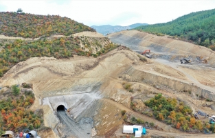 Savrun Barajı'nda çalışmalar aralıksız devam ediyor