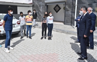 Vali Yılmaz: Mutant virüs gençler arasında çok hızlı yayılıyor