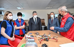 Vali Yılmaz'dan TEKNOFEST adayı OSA Aerospace Roket Takımı'na ziyaret