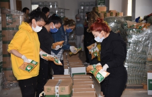 Belediyeden ihtiyaç sahiplerine Ramazan kolisi yardımı