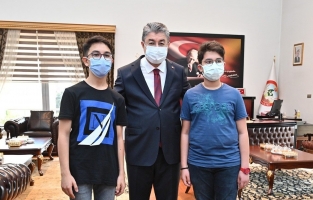 Vali Yılmaz, LGS Şampiyonlarını Ödüllendirdi