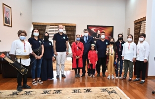 Vali Yılmaz genç okçuları kabul etti