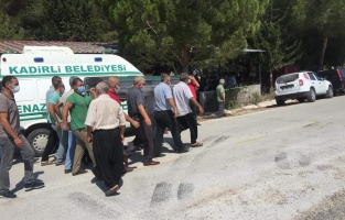 Ağaçta asılı halde bulunan öğretmen Emine Gökkız son yolculuğuna uğurlandı