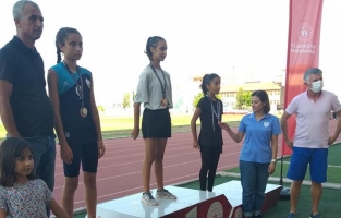 Atletler yarışmadan dereceyle döndüler