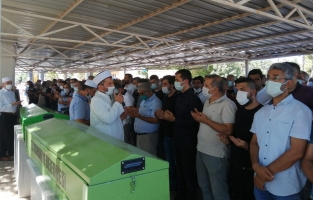 Kaza kurbanı anne ve kızı gözyaşlarıyla uğurlandı