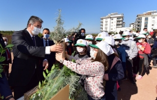 Osmaniye'de 19 bin 500 fidan toprakla buluşturuldu
