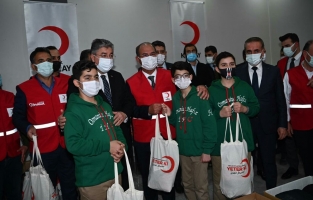 Kızılay Osmaniye Şubesinden ihtiyaç sahibi 5000 öğrenciye giyecek yardımı