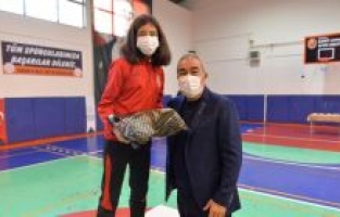 Ödüllerini Samet Aybaba'nın elinden aldılar