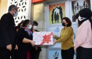 Stand up gösteriden elde gelir, şiddet gören kadınlara hediye oldu