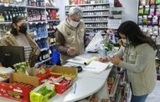 Alkol satan işletmelerden içki numuneleri alındı